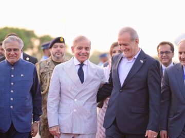 برگزاری مراسم استقبال رسمی از پزشکیان از سوی شهباز شریف 