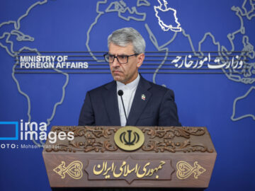 گزارش بقائی درمورد قدردانی از خانواده شهید نیمار رجب‌پور در نشست سخنگویی