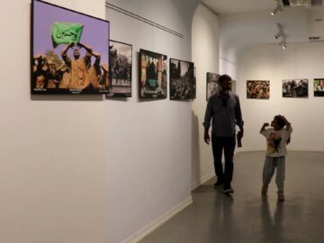 نمایشگاه عکس عاشورایی “گل‌گیران بیجار”در سنندج افتتاح شد