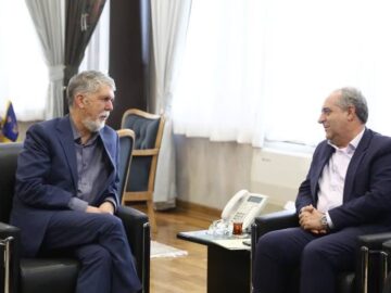 وزیر فرهنگ و ارشاد اسلامی بر تقویت زیرساخت‌های فرهنگی آذربایجان شرقی تأکید کرد