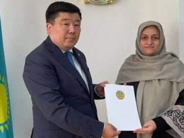 سرکنسول ایران در آلماتی روانامه خود را تسلیم کرد
