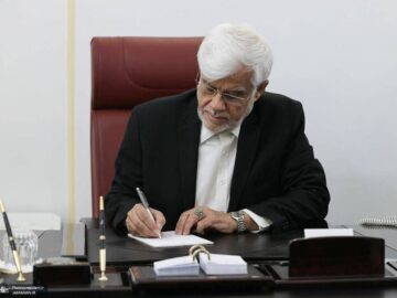 تبریک عارف به علی لاریجانی؛ دولت وفاق از همکاری برای ارتقاء امنیت ملی دریغ نخواهد کرد