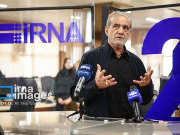 همه برای سربلندی ایران ایستاده‌ایم/ تاکید بر نقش وحدت‌آفرین رسانه‌ها