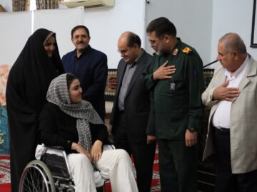 ۴۰ معلول یزدی، ویلچر اهدایی رهبر معظم انقلاب دریافت کردند