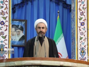 امام جمعه ایلام: القای هر گونه ضعف و ناتوانی چراغ سبز به دشمن است  