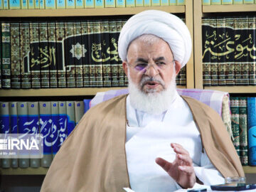 امام جمعه یزد: قدرت‌های جهانی به دنبال سلب تفکر بشر هستند