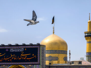 حرم رضوی در سوگ پیامبر(ص) سیاه‌پوش شد