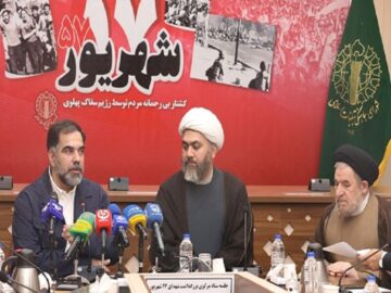 جریان جدیدی از روایت‌سازی در حوزه انقلاب ایجاد کنید 