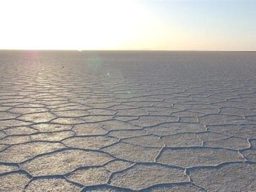 استاندار قم: آسیب پذیری دریاچه نمک بحران گرد و غبار را تشدید می کند