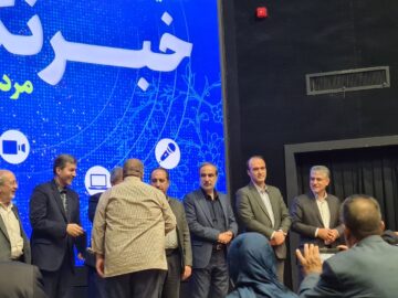 تحویل ۱۳ حکم آغاز اجرای تخصیص زمین به خبرنگاران استان اصفهان