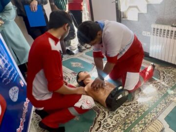 اجرای مانور امدادگران جوان در مسابقات رفاقت مهر اسلامشهر+فیلم