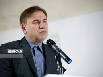 استاندار بوشهر بر ارتقای سطح کیفی خدمت رسانی به خانواده های شهدا تاکید کرد