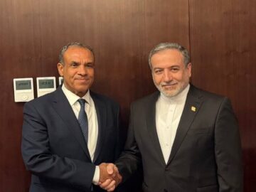 وزیران خارجه ایران و مصر بر لزوم ادامه رایزنی‌ها برای حفظ ثبات در منطقه تاکید کردند