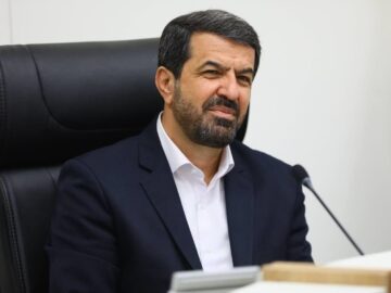 استاندار همدان: کارمندان با تلاش خالصانه مسیر توسعه را هموار می‌کنند