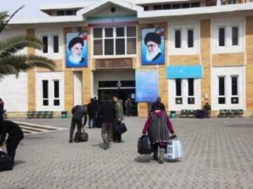 فیلم|معطلی زائران جمهوری آذربایجان در مرز ایران به دلیل صادر نشدن کد امنیتی طرف مقابل است