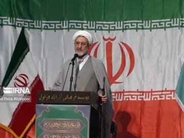 امام جمعه دزفول: حمایت از دولت پزشکیان ضروری است