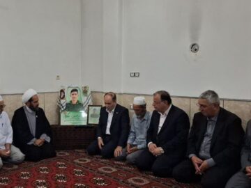 وزیر جهاد کشاورزی با خانواده شهید دوگونچی در آق‌قلا دیدار کرد