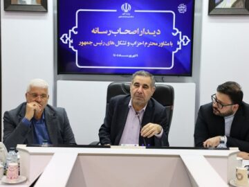 مشاور رئیس جمهور: رسانه‌ها به نقد بدون لکنت بپردازند