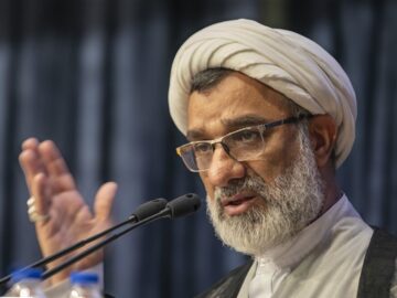 آمیخته کردن آسیب‌های اجتماعی با دعواهای سیاسی خیانت به کشور است