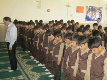 اقامه نماز در ۶۵ هزار مدرسه کشور؛ نماز کلید بهشت است