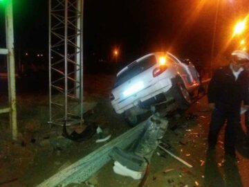 واژگونی پژو در آزادراه کرج_ قزوین ۲ کشته و ۲ مصدوم برجای گذاشت