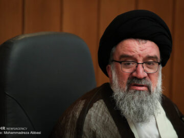 امام و  رهبری همواره بر دوری نیروهای مسلح از جناح‌بندی‌ها تأکید کردند