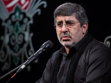 مرثیه خوانی محمدرضا طاهری در موکب‌ محبان‌ امام علی (ع) کربلا