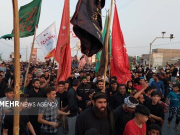 زائران از حرارت عشق حسین در جاده‌های گداخته خوزستان  آرام نمی‌گیرند