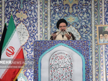 آیت الله خاتمی: تقوا، کلید موفقیت و حریم‌داری در برابر چالش‌ها است