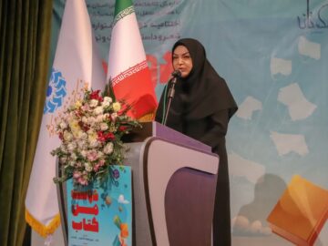 ۱۱۷ تصویر تاریخ معاصر همدان به کتابخانه ملی غرب کشور اهدا شد