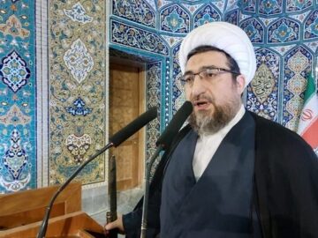 ما هیچگاه با تهدیدهای دشمنان عقب نشینی نمی‌کنیم
