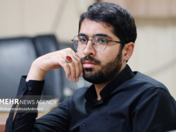 تجلیل از ۳۰ خانواده شهید در مراسم بزرگداشت شهدای هشتم شهریور