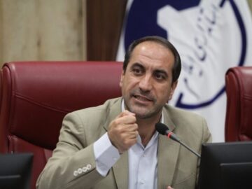 خانواده‌های شهدا ستون‌های زنده فرهنگ ایثار هستند