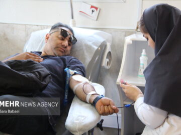 اعزام تیم خون‌گیری انتقال خون کرمانشاه به هرسین و استانداری کرمانشاه