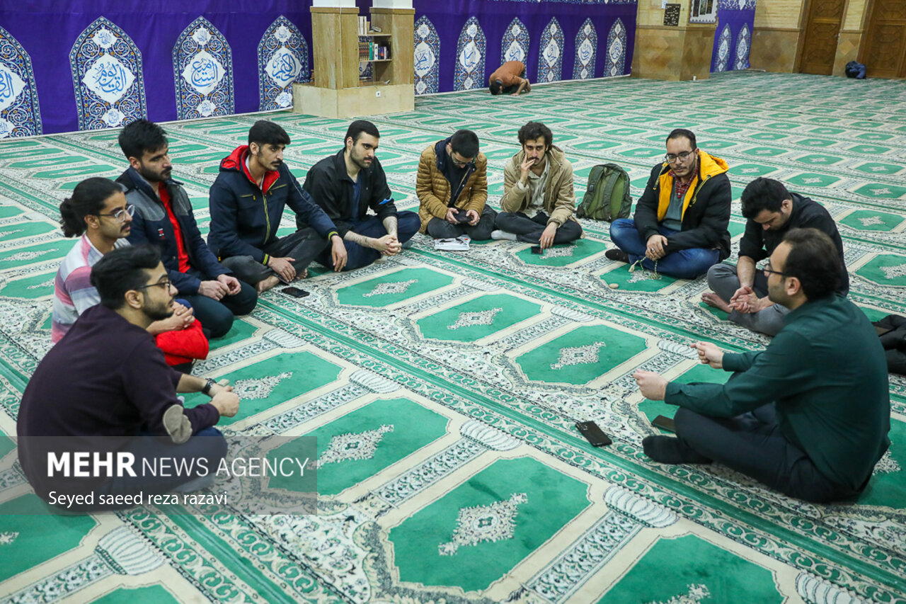 مسجد محور تبیین و ایستادگی؛ نگاهی به نقش اجتماعی مساجد در ایران امروز