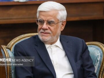 عارف: آشنایی جوانان با تاریخ موجب انتقال فرهنگ به نسل آینده می‌شود