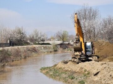 ۳ کیلومتر از رودخانه‌های اردستان لایروبی شد