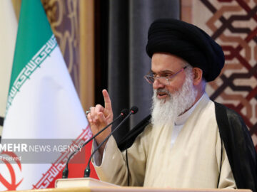 امام جمعه قم: نباید سایه جنگ بر سر ملت ایران قرار گیرد