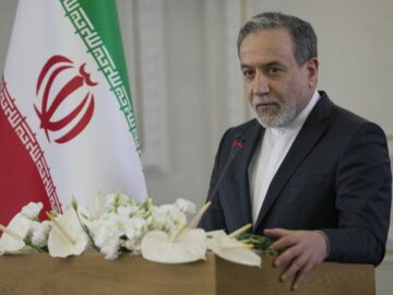 عراقچی: میدان، دیپلماسی و رسانه در کنار یکدیگر هستند