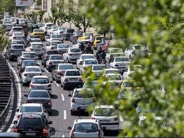 ترافیک در برخی معابر و بزرگراه های پایتخت پرحجم و سنگین است