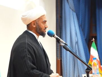 مساجد بم کانون جذب جوانان باشند