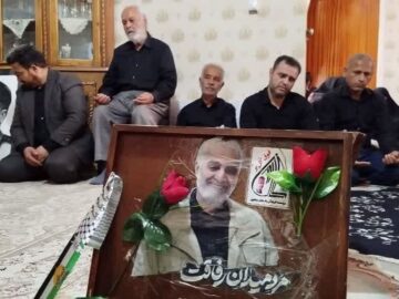 دیدار مسئولان خراسان رضوی با خانواده شهید «حسن قنبری»
