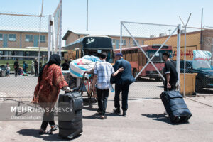تاکنون ۸۲۰ هزار مهاجر افغانستانی از مرز دوغارون خارج شده‌اند