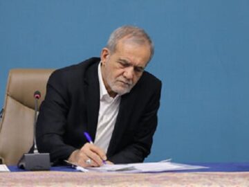 پزشکیان قهرمانی تیم ملی کشتی نوجوانان را تبریک گفت