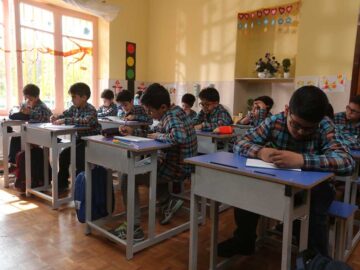 کمیته امداد دانش آموزان فقیربازمانده از تحصیل را به مدارس بازمی گرداند