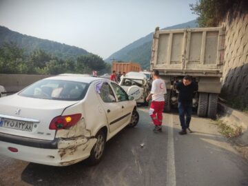 ۶ مصدوم بر اثر برخورد تریلی با خودرو در محور یزد _خرانق