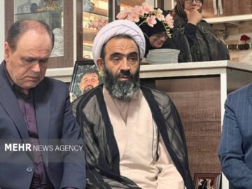 نقدعلی: مسئولان باید پاسدار خون پاک شهدا باشند