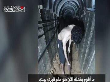 اسیر اسرائیلی در ویدئو جدید قسام: دارم قبرم را با دست خودم می کنم