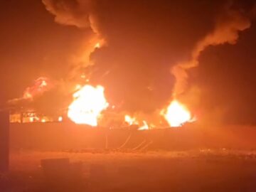 آتش سوزی در انبار یک کارخانه در «اخی جهان» آذرشهر