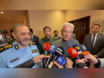 وزیردفاع پاکستان:خواستارمشارکت بادوام با ایران برای‌صلح منطقه‌ای هستیم